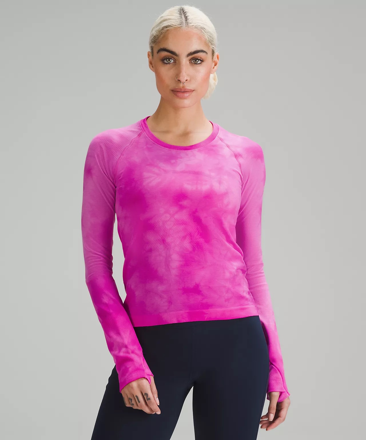 Swiftly Tech Long-Sleeve Shirt 2.0 Race Length - marble dye sonic pink