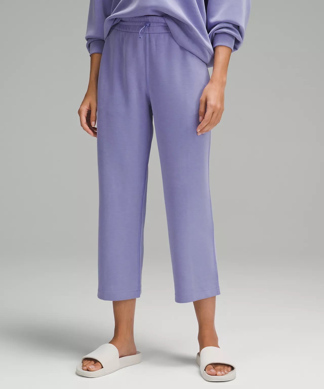 front details of the Softstreme High-Rise Straight-Leg Cropped Pant